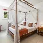 Bed & Breakfast Rasoa 4*